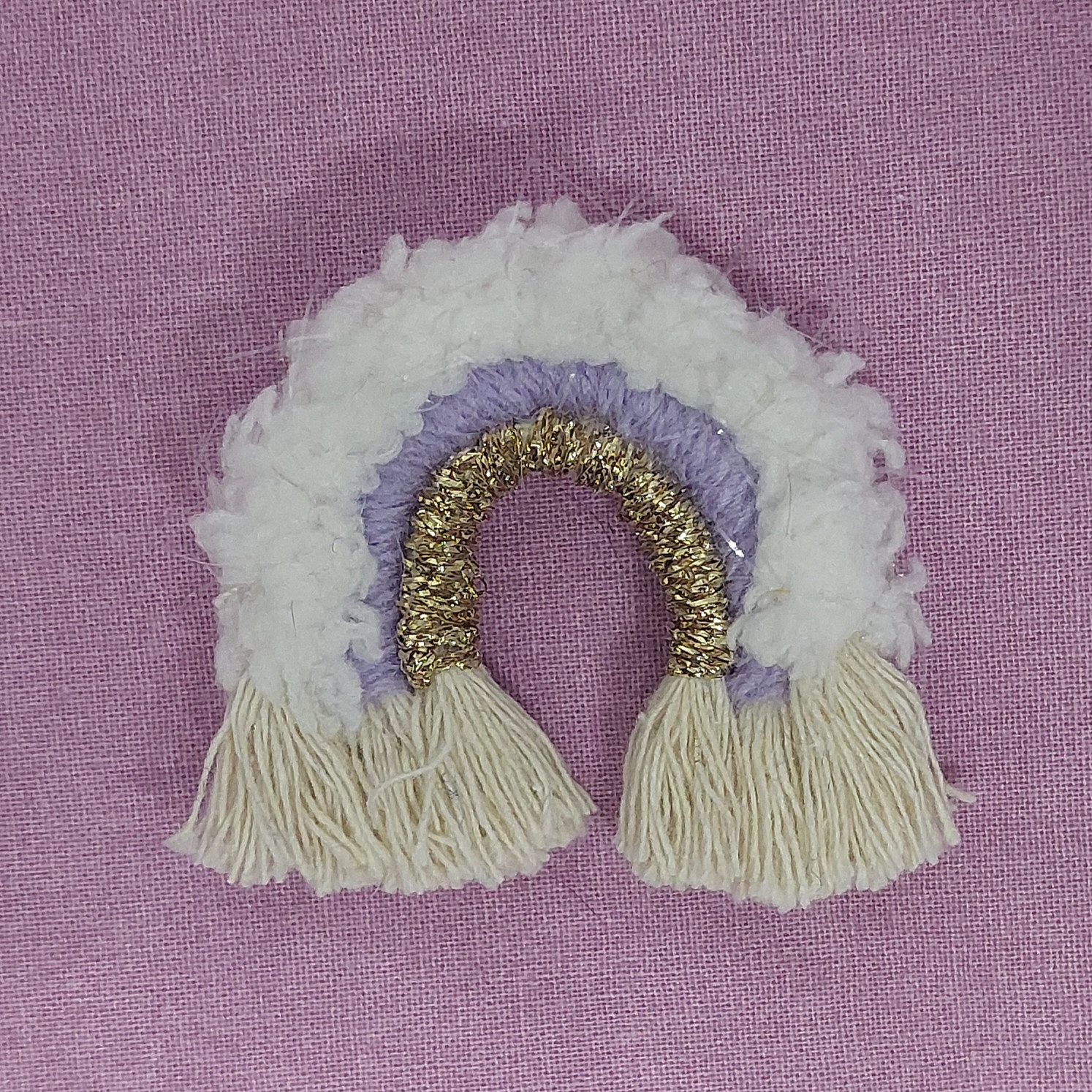 Broche Macram&eacute; Arc-en-ciel