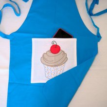 Broderat förkläde för barn cup cake